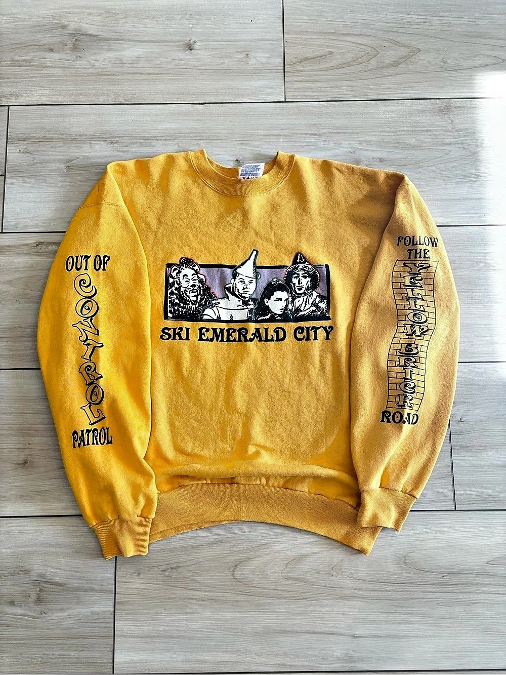Hanes Vintage 90s Wizard of Oz Skiing Mens Graphic Crewneck Sweatshirt Large